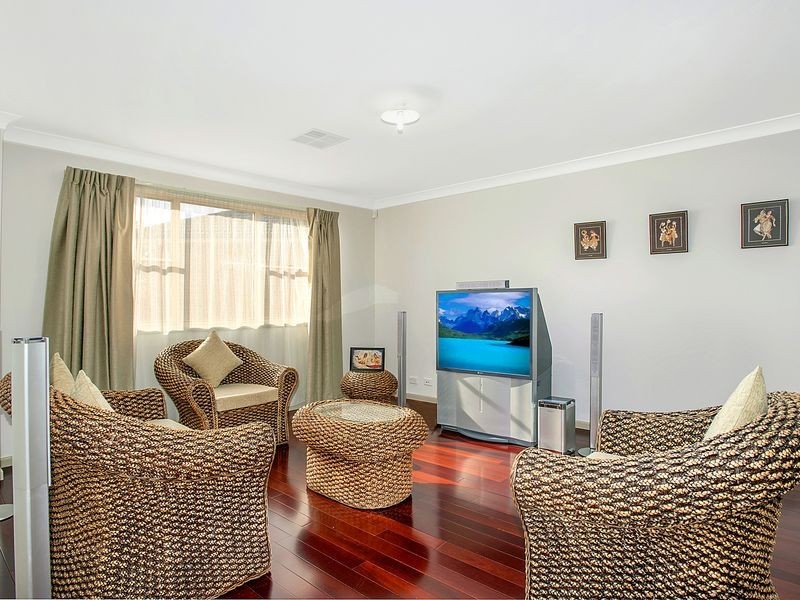 8 Brent Place, Stanhope Gardens NSW 2768