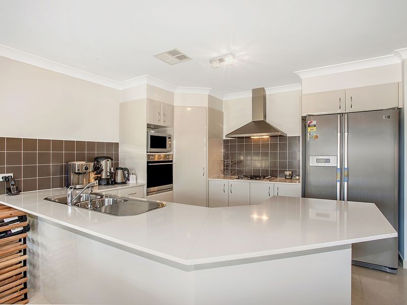 8 Brent Place, Stanhope Gardens NSW 2768
