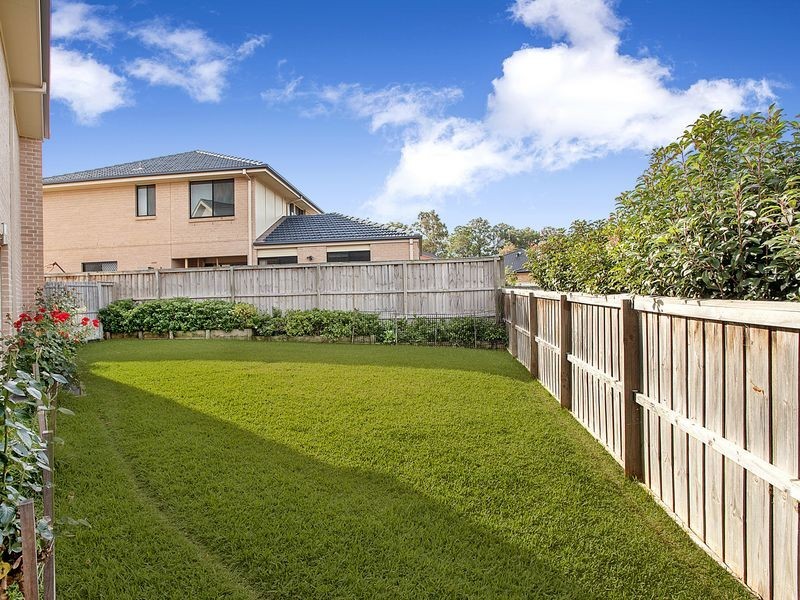 8 Brent Place, Stanhope Gardens NSW 2768