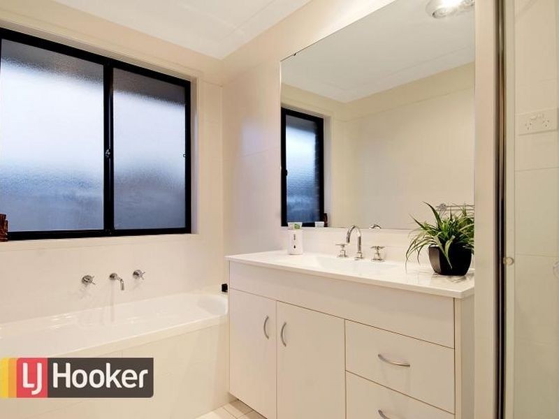 8 Watford Drive, Stanhope Gardens NSW 2768