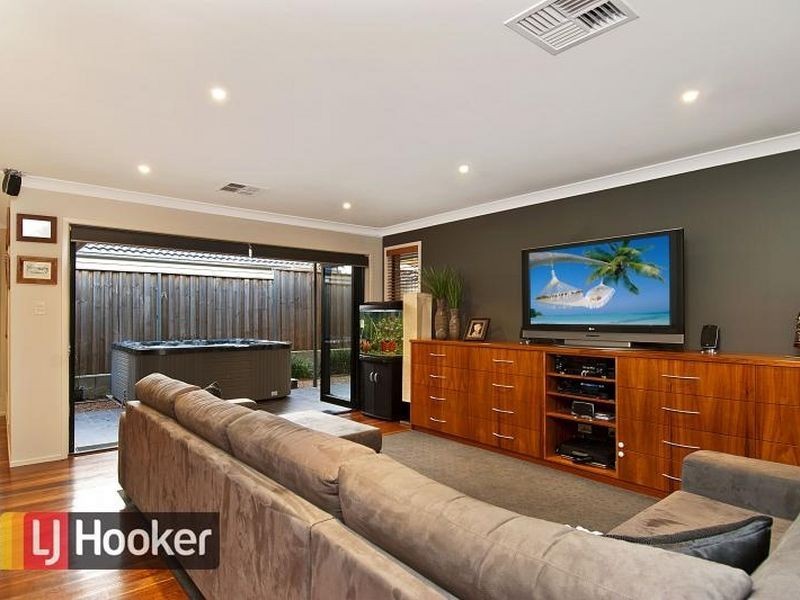 8 Watford Drive, Stanhope Gardens NSW 2768