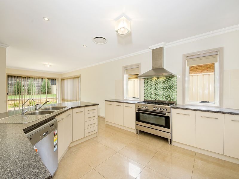 11 Landy Place, Kellyville NSW 2155