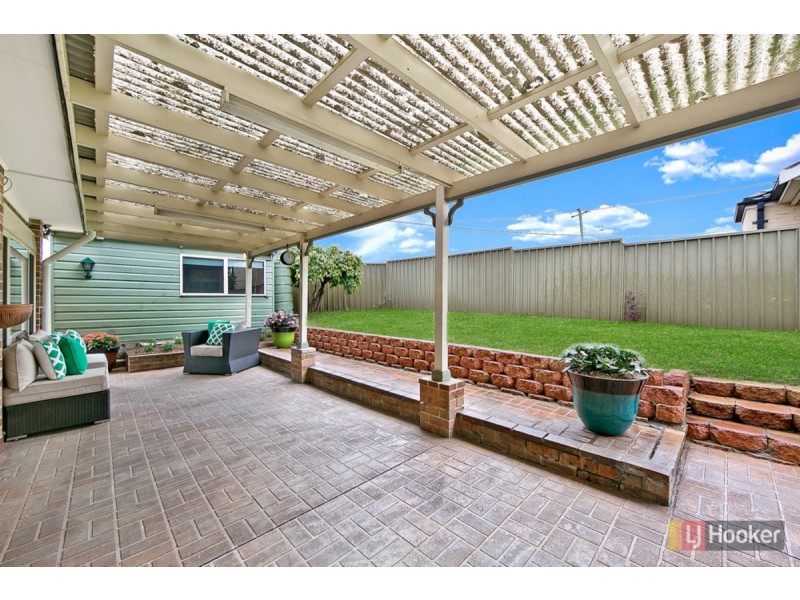 1 Benares Crescent, Acacia Gardens NSW 2763