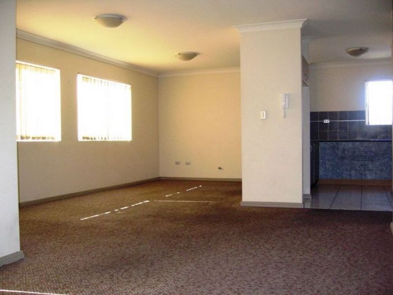 8/14 Fourth Avenue, Blacktown NSW 2148