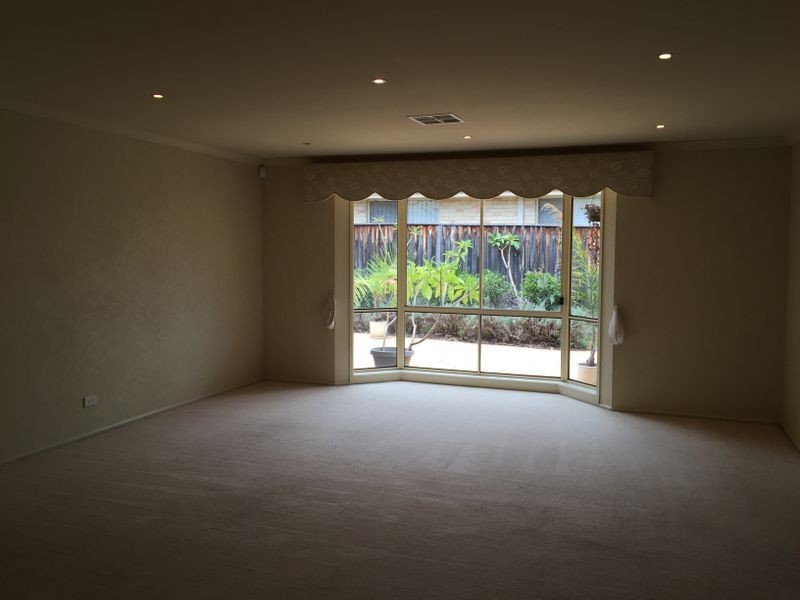 24 Roxburgh Cres, Stanhope Gardens NSW 2768