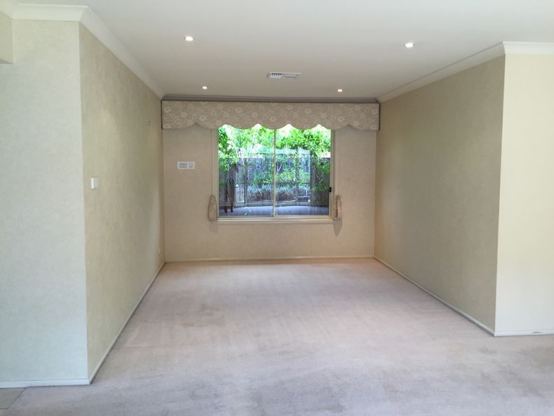 24 Roxburgh Cres, Stanhope Gardens NSW 2768