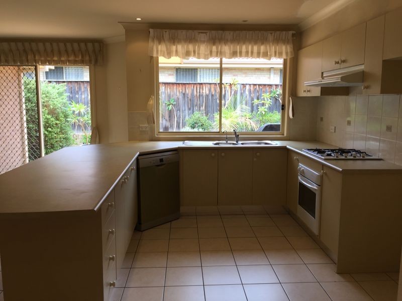 24 Roxburgh Cres, Stanhope Gardens NSW 2768