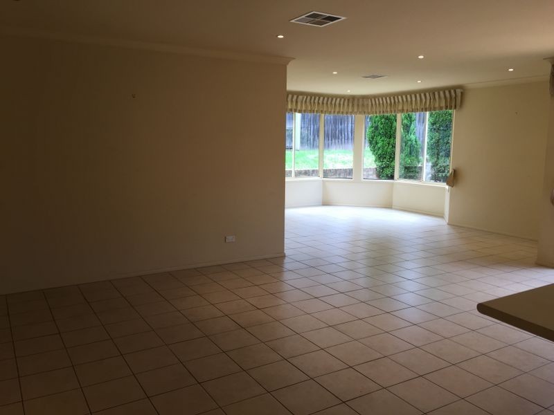 24 Roxburgh Cres, Stanhope Gardens NSW 2768