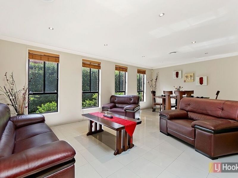 27 Greyfriar Place, Kellyville NSW 2155