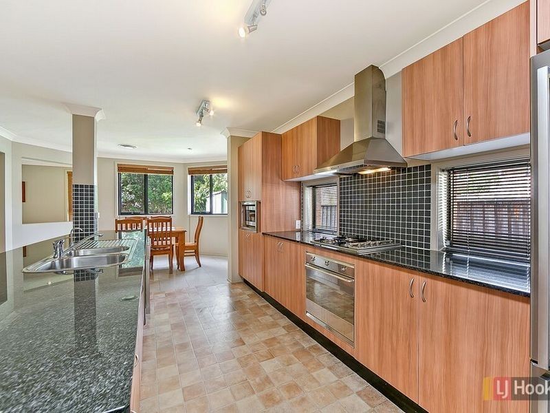 27 Greyfriar Place, Kellyville NSW 2155