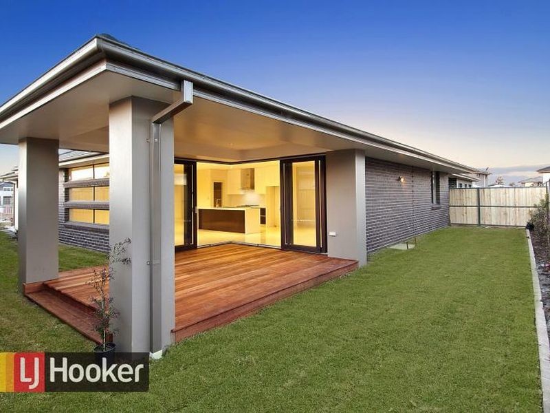 8 Crimson Crescent, The Ponds NSW 2769