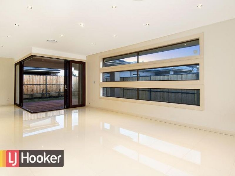 8 Crimson Crescent, The Ponds NSW 2769
