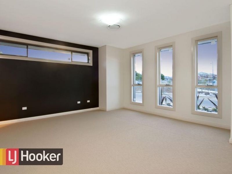 8 Crimson Crescent, The Ponds NSW 2769