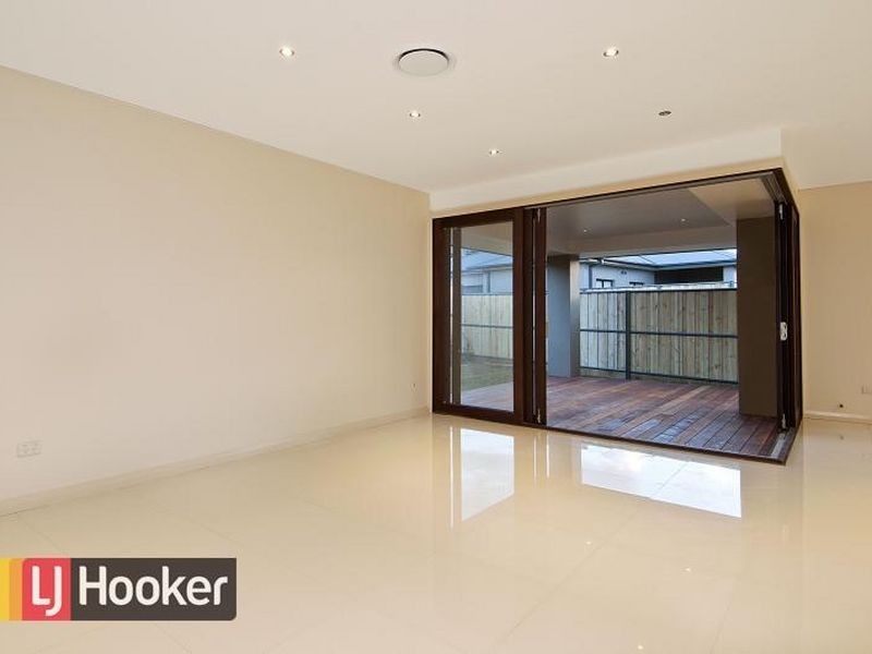 8 Crimson Crescent, The Ponds NSW 2769
