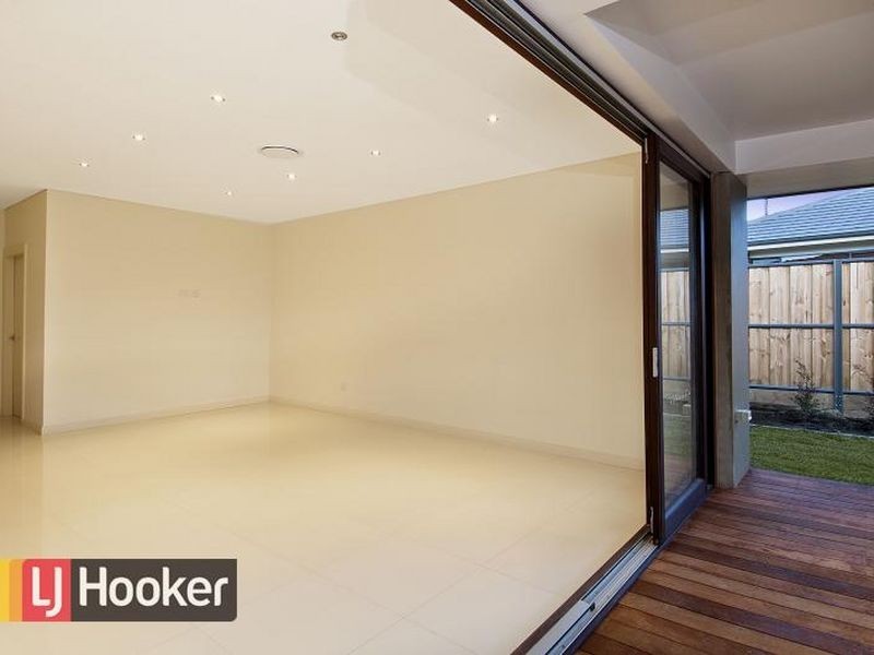 8 Crimson Crescent, The Ponds NSW 2769