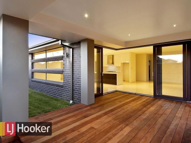 8 Crimson Crescent, The Ponds NSW 2769