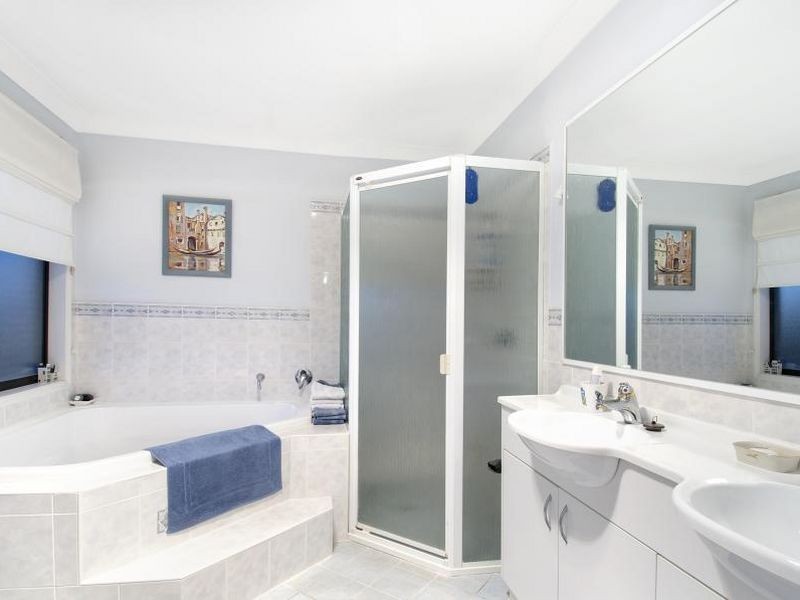 8 Hannah Ave, Kellyville NSW 2155