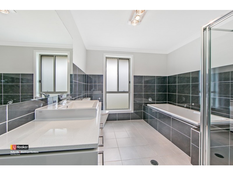 15 Edgewood Dr, Stanhope Gardens NSW 2768