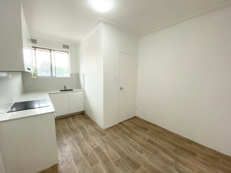 10 39 Fourth Avenue, Campsie NSW 2194