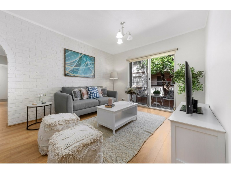 2/24 Caroline Street, Westmead NSW 2145