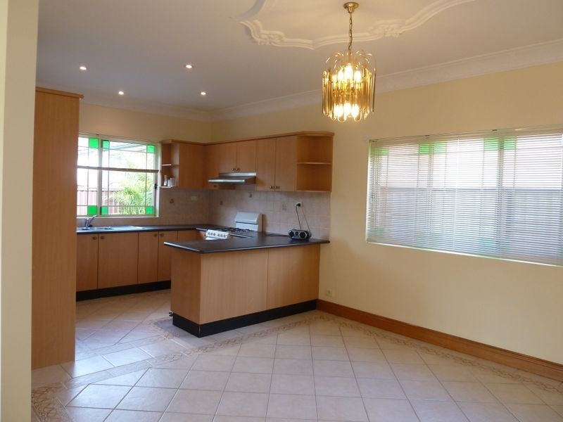 2A First Ave, Campsie NSW 2194