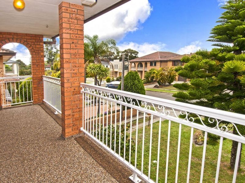 18 Islington Crescent, Greenacre NSW 2190