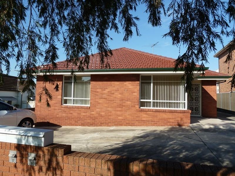 19 Platts Ave, Belmore NSW 2192