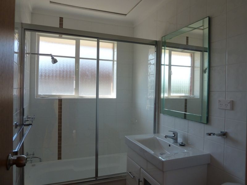 19 Platts Ave, Belmore NSW 2192