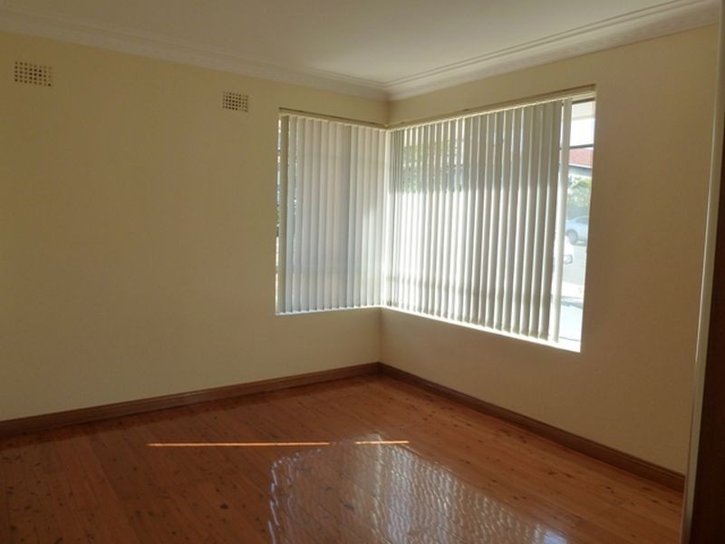 19 Platts Ave, Belmore NSW 2192