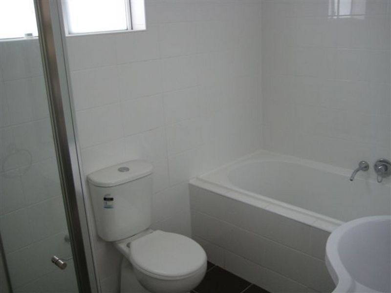 25/2-12 Civic Avenue, Pendle Hill NSW 2145