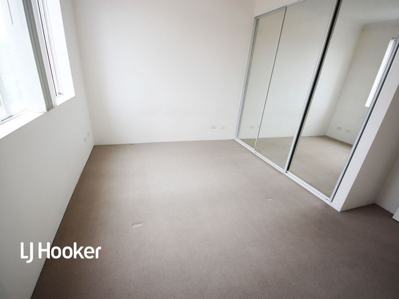 25/2-12 Civic Avenue, Pendle Hill NSW 2145