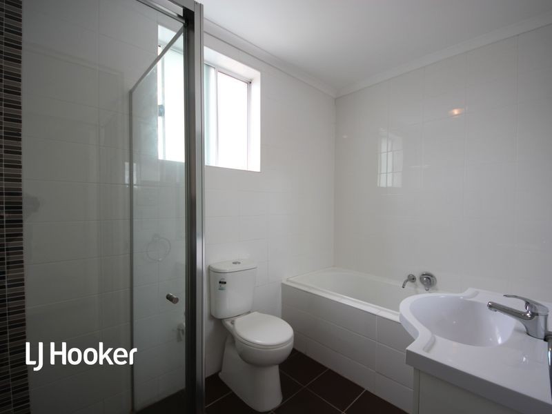 25/2-12 Civic Avenue, Pendle Hill NSW 2145