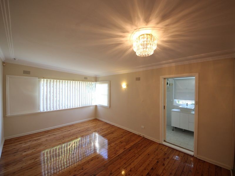 6 Fifth Ave, Denistone NSW 2114