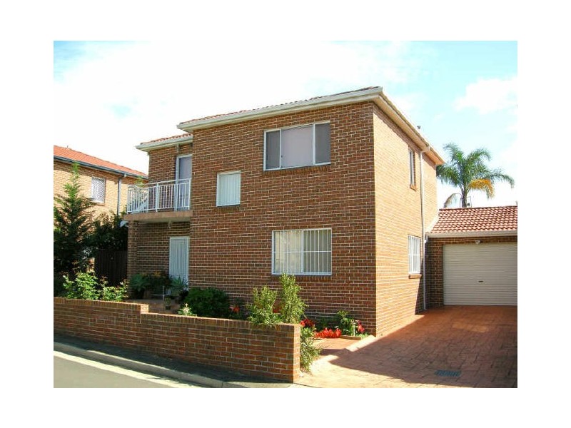 2/3 Lascelles Avenue, Greenacre NSW 2190