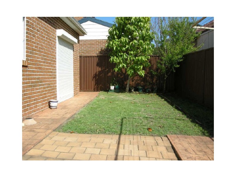 2/3 Lascelles Avenue, Greenacre NSW 2190