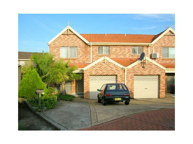 4 Tristania Grove, Greenacre NSW 2190