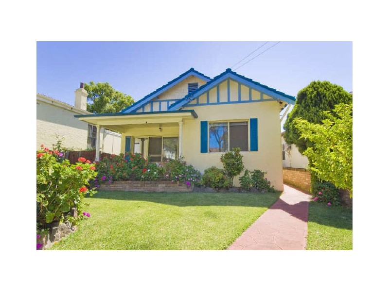 7 Mills Crescent, Burwood NSW 2134