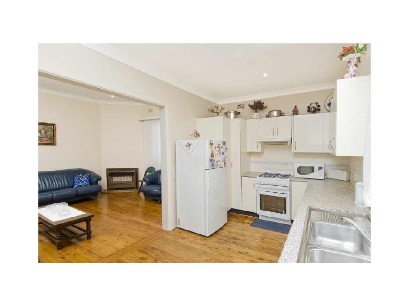 7 Mills Crescent, Burwood NSW 2134