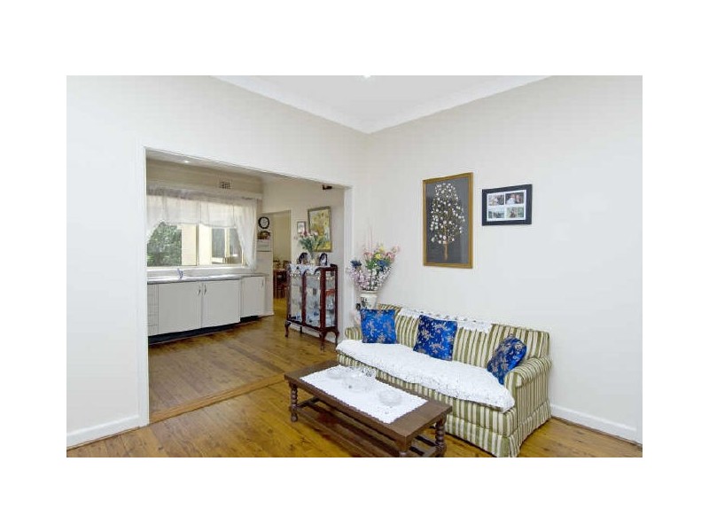 7 Mills Crescent, Burwood NSW 2134