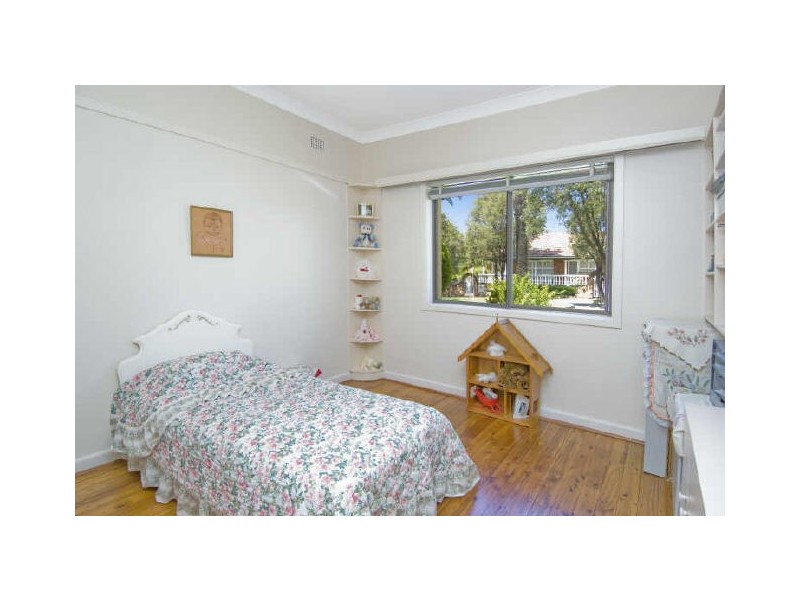 7 Mills Crescent, Burwood NSW 2134