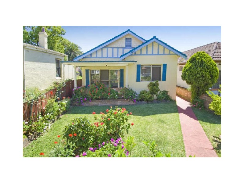7 Mills Crescent, Burwood NSW 2134