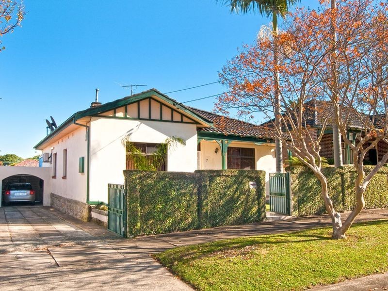 7 Service Avenue, Ashfield NSW 2131