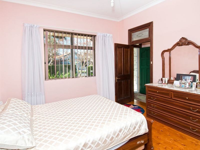 7 Service Avenue, Ashfield NSW 2131