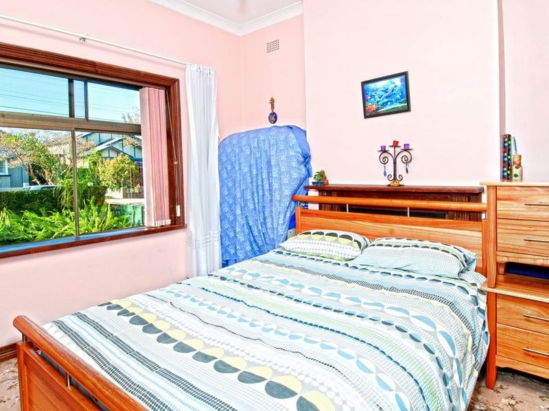 7 Service Avenue, Ashfield NSW 2131