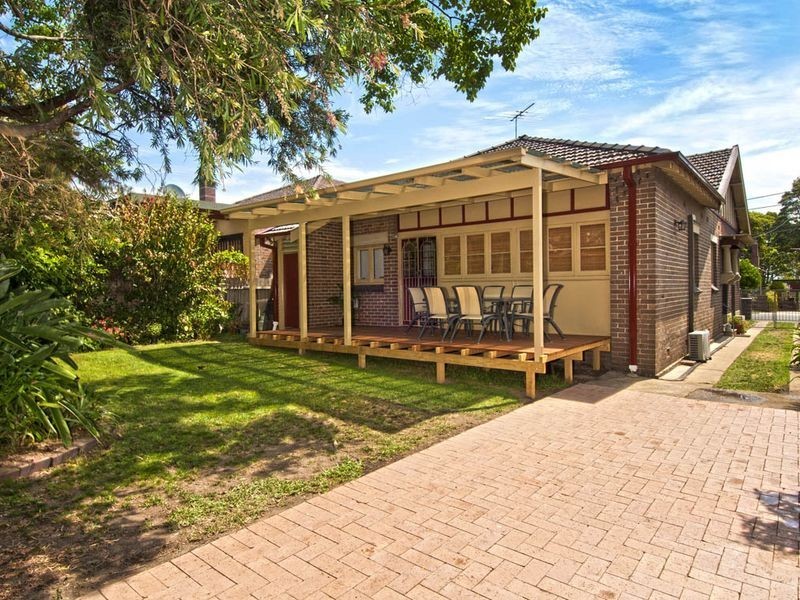 8 Sym Avenue, Burwood NSW 2134