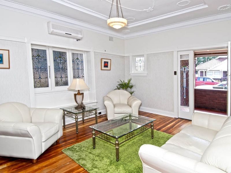 8 Sym Avenue, Burwood NSW 2134