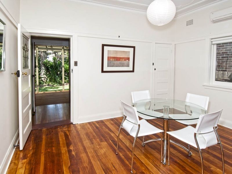 8 Sym Avenue, Burwood NSW 2134