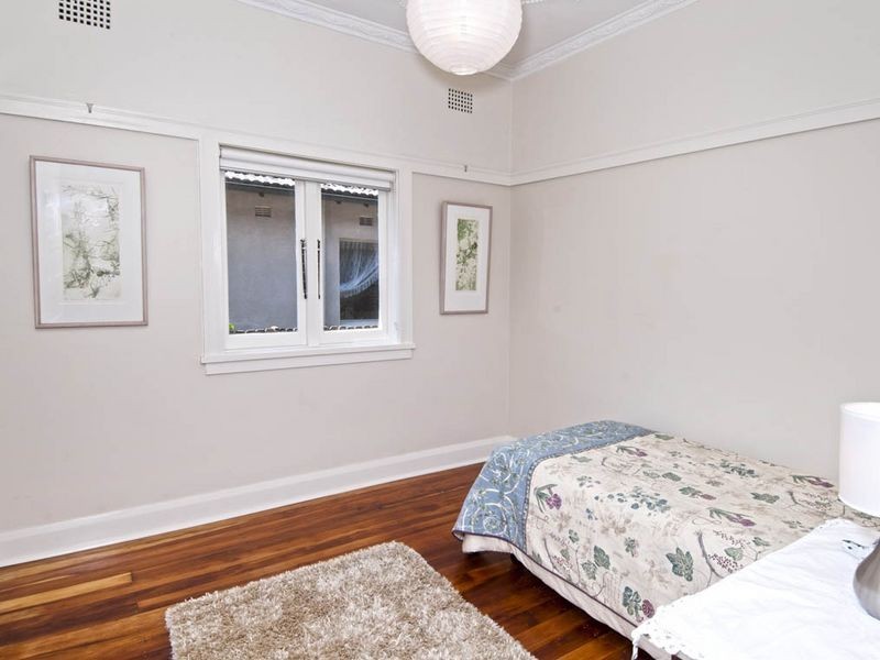 8 Sym Avenue, Burwood NSW 2134