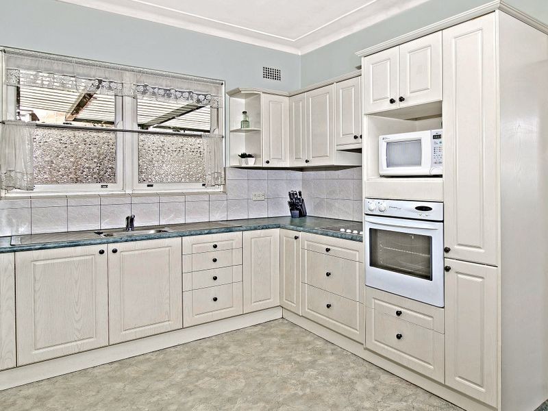 7 Sym Avenue, Burwood NSW 2134