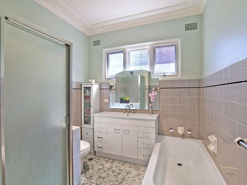 7 Sym Avenue, Burwood NSW 2134